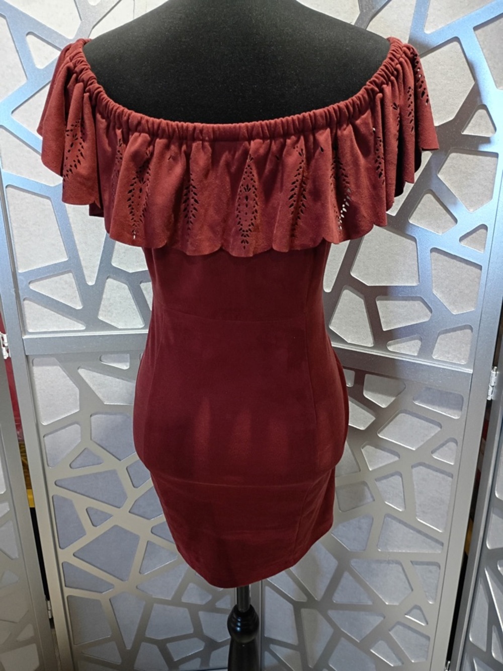 Shyanne One-Shoulder Ruffle Bodycon Dress in Burgundy - Picture 9 of 10
